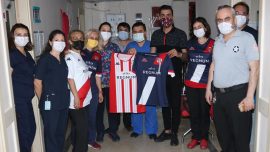 Antalyaspor’dan polis ve sağlık çalışanlarına forma hediyesi