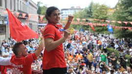 Busenaz Sürmeneli Trabzon’da coşkuyla karşılandı
