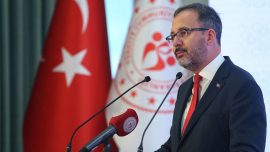 Bakan Kasapoğlu’ndan milli güreşçilere tebrik