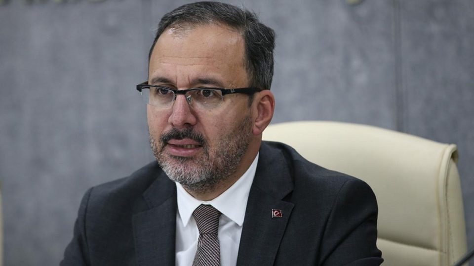Bakan Kasapoğlu, Eczacıbaşı Dynavit’i tebrik etti