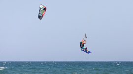 Kitesurf tutkunları Samsun’da bir araya geldi