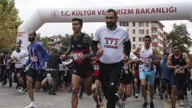 Ankara’da “Sanat Aşkına Koş-Başkent Kültür Yolu Koşusu” düzenlendi