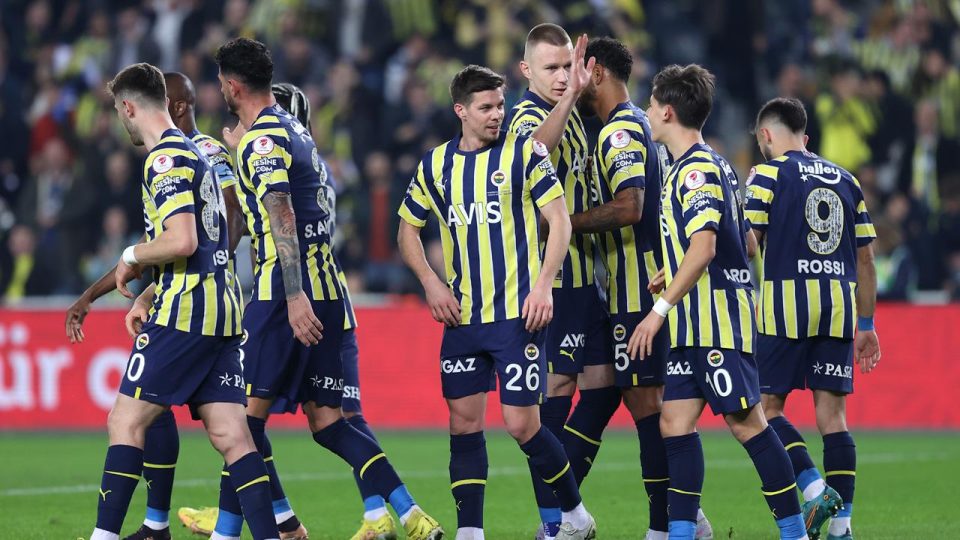 Fenerbahçe, Adana deplasmanında