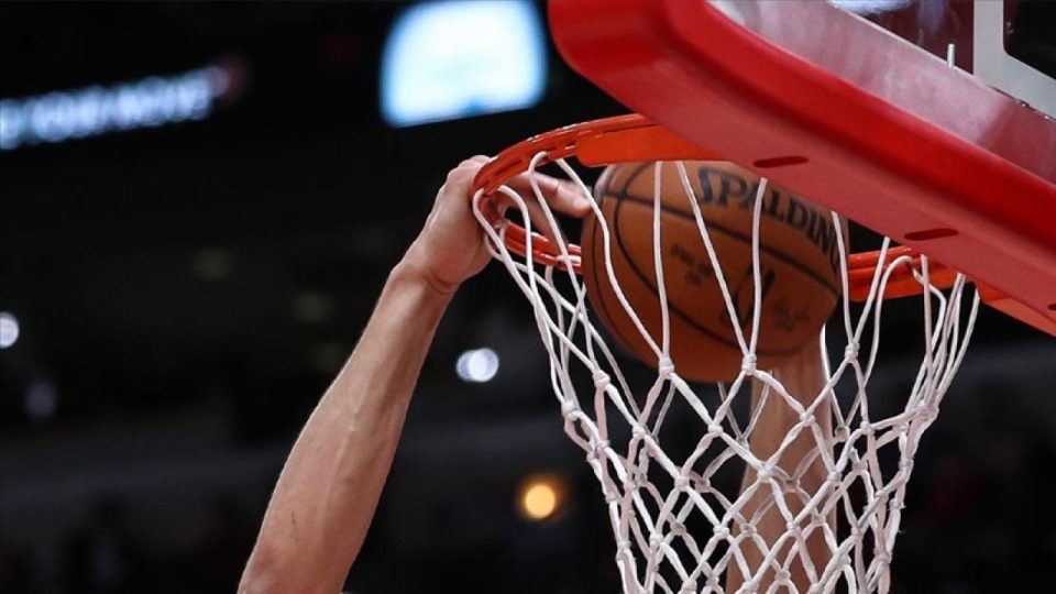 Bucks’ın galibiyet serisini 76ers bitirdi