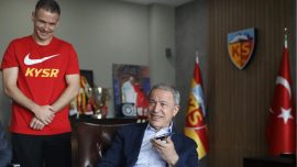 Bakan Akar Kayserispor’un Yunan stoperine sürpriz yaptı